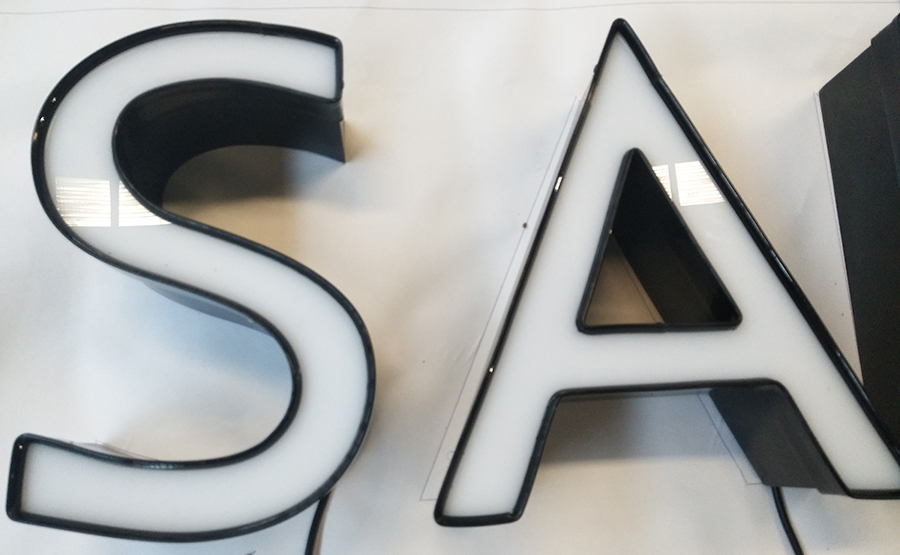 暴露的发光字和内心的发光字？