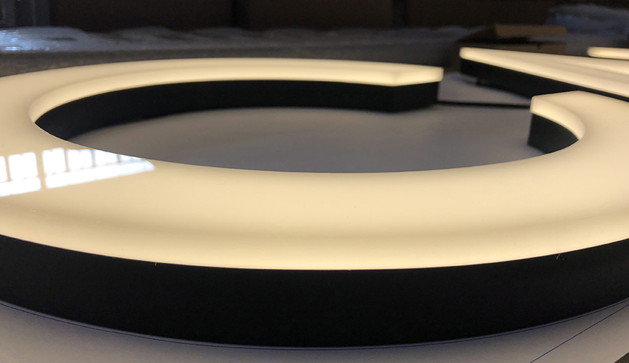 LED发光字光源光污染怎么避免？