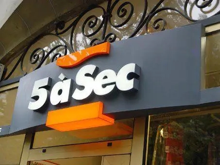 四川广告公司楼顶字安装流程是怎样的？