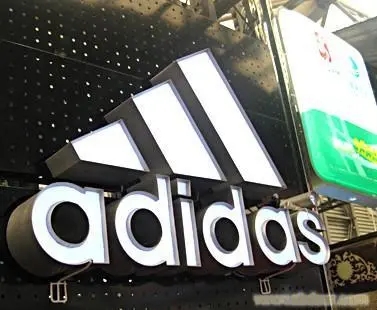 暴露的发光字？